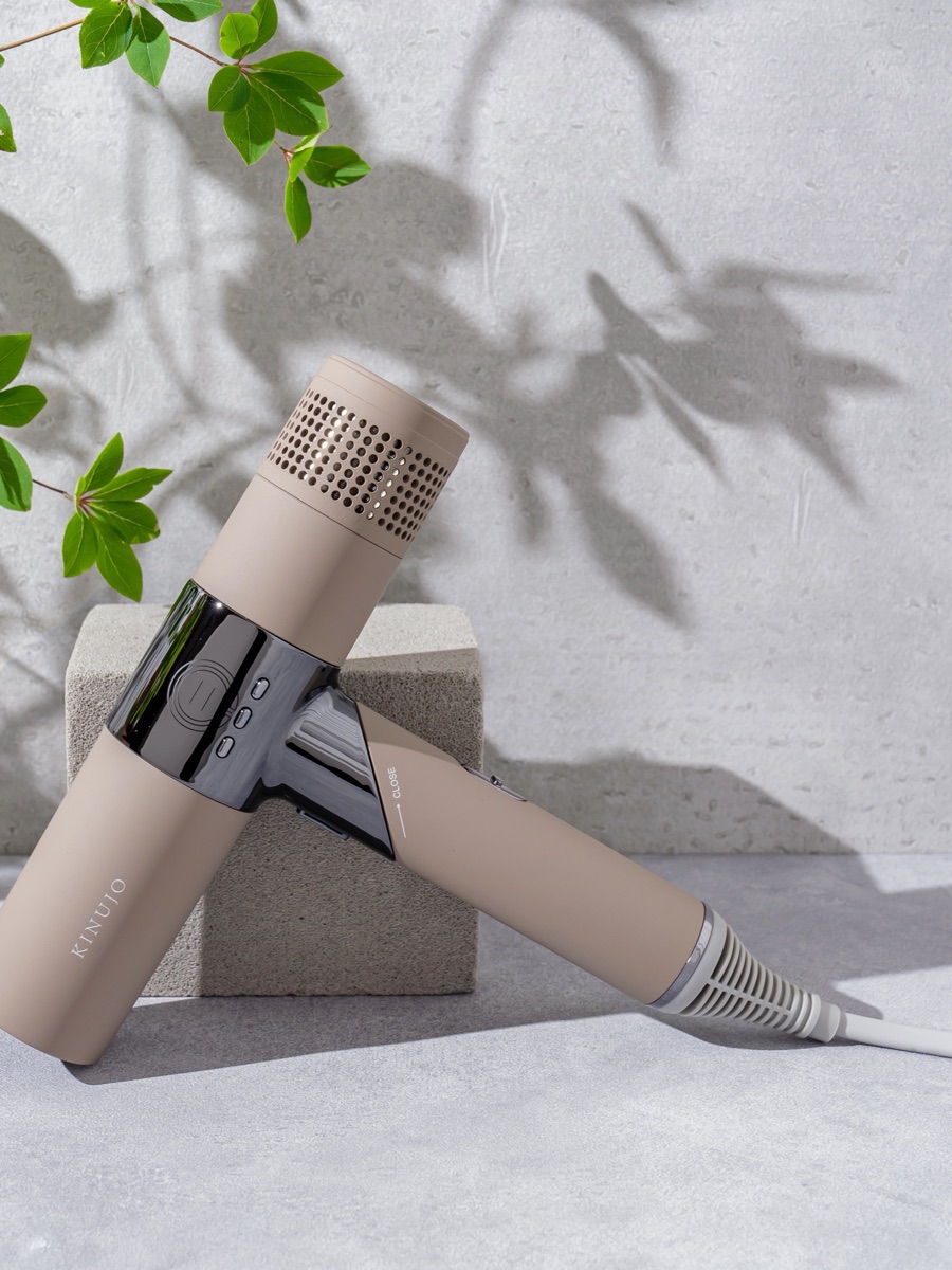 KINUJO Hair Dryer in use